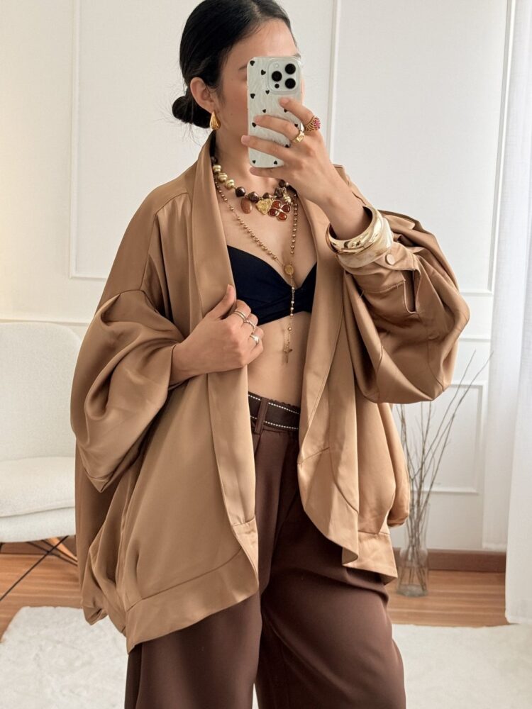 Mochy oversized σακάκι από σατέν ύφασμα