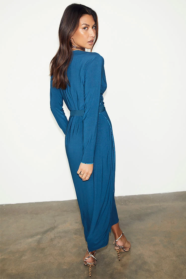 Never fully dressed - Image 4